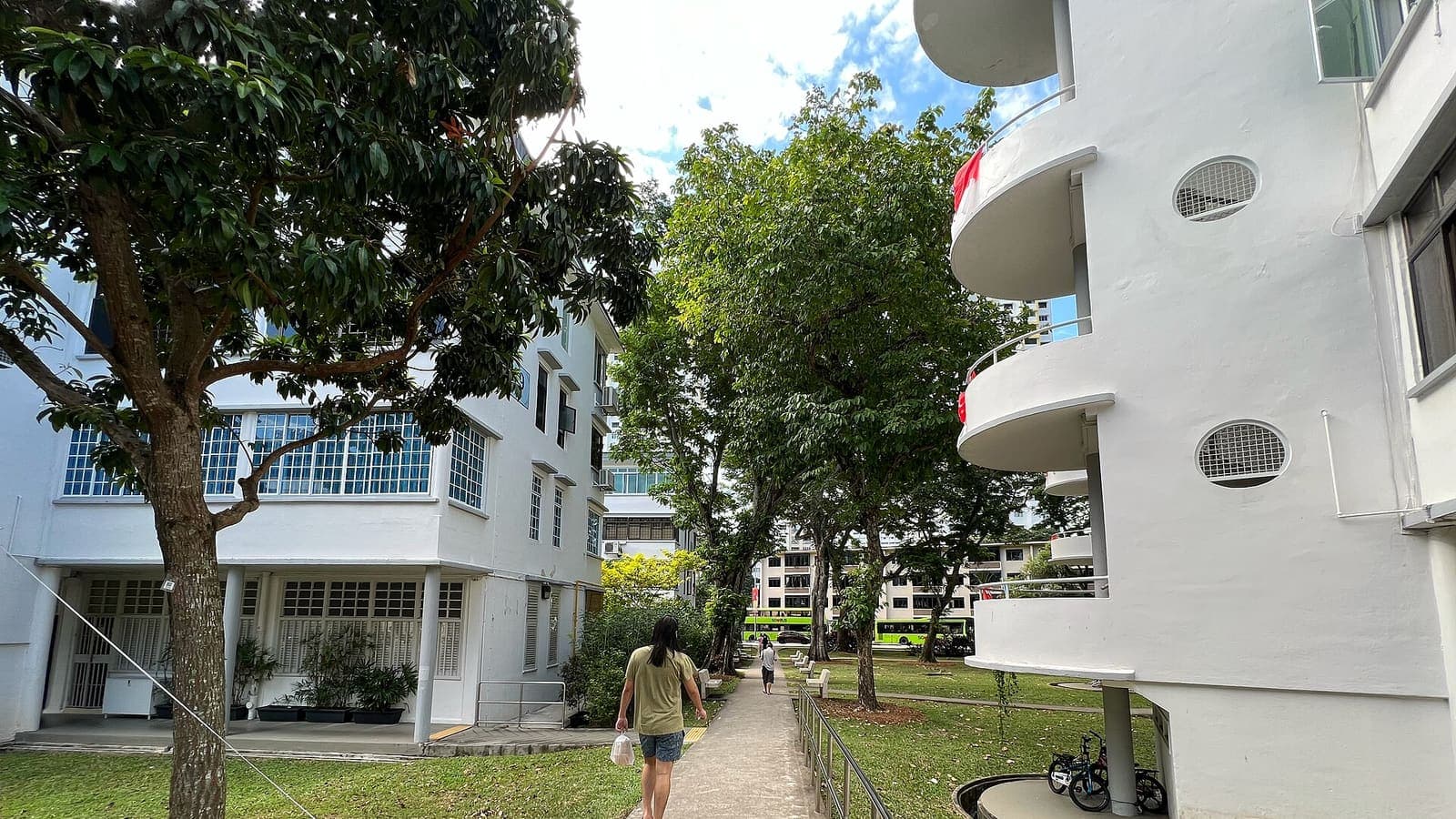 A curved modernist walk-up in Tiong Bahru