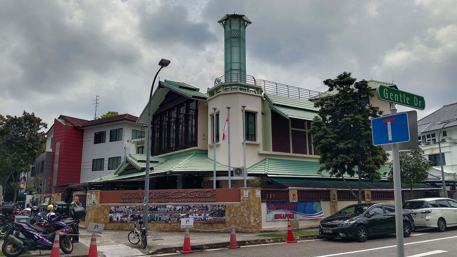 Abdul Hamid Mosque on the corner at Novena